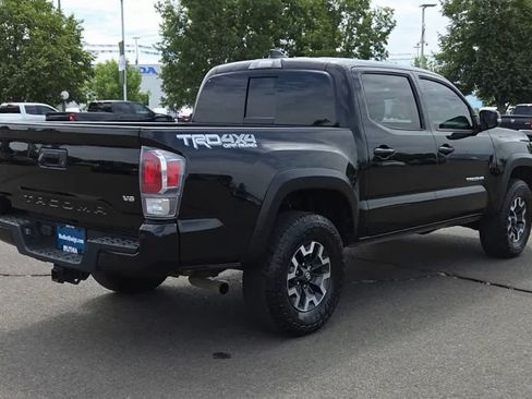 Used 2022 Toyota Tacoma TRD Off-Road w/ Technology Package AWD/4WD image 8