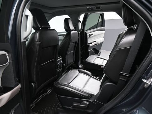 Certified 2023 Ford Explorer XLT w/ Equipment Group 202A AWD/4WD image 9