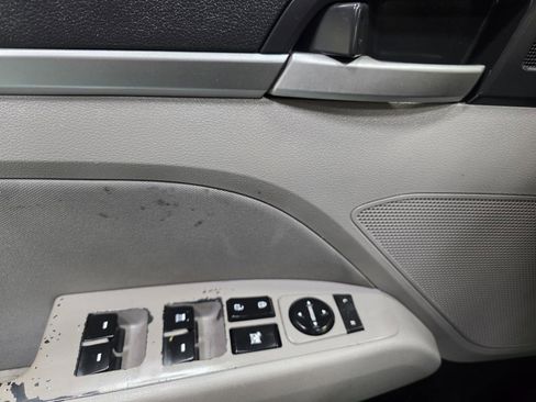 Used 2020 Hyundai Elantra SEL image 18