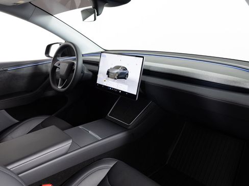 Used 2026 Tesla Model Y AWD image 26