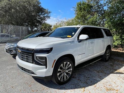 Used 2025 Chevrolet Suburban High Country image 6