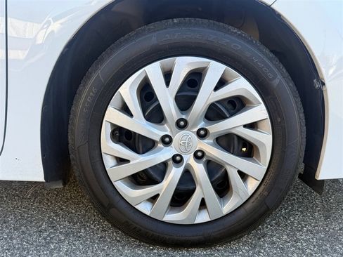 Used 2019 Toyota Corolla LE image 33