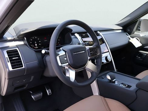 New 2026 Land Rover Discovery Limited Edition AWD/4WD image 17