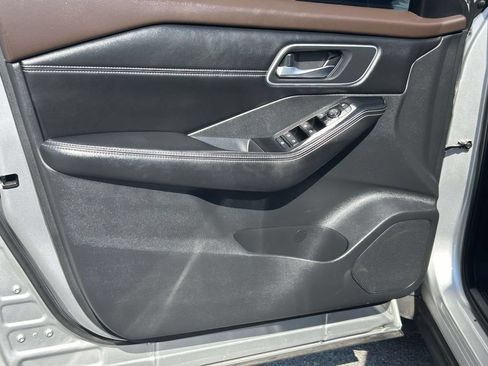 Used 2021 Nissan Rogue SV w/ Premium Package FWD image 19