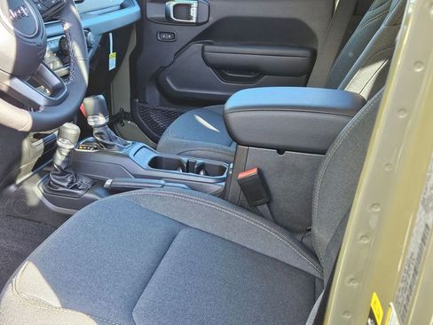 New 2025 Jeep Gladiator Sport image 12