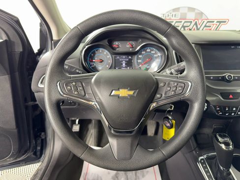 Used 2017 Chevrolet Cruze LT FWD image 13