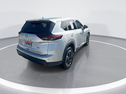 Used 2024 Nissan Rogue SV FWD image 4