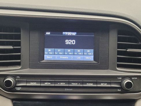Used 2019 Hyundai Elantra SE image 25