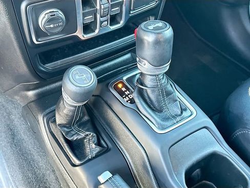 Used 2024 Jeep Wrangler Sahara image 16