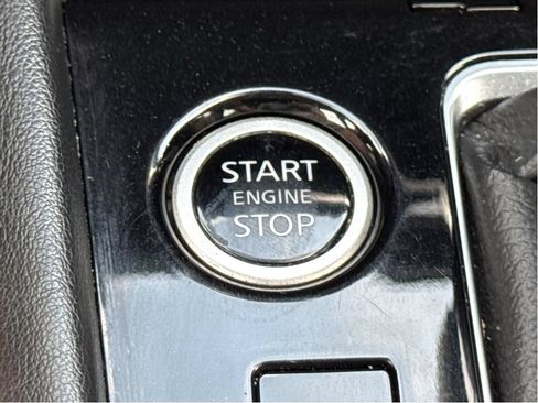 Used 2021 Nissan Kicks SR w/ SR Premium Package FWD image 17