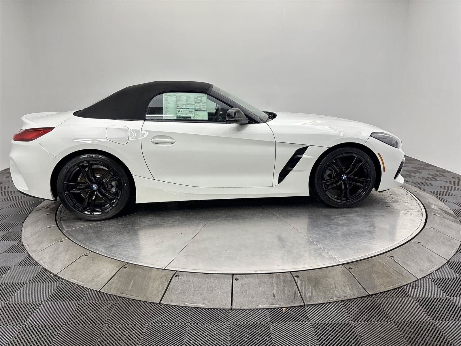 New 2026 BMW Z4 sDrive30i w/ Shadowloine Package RWD image 17