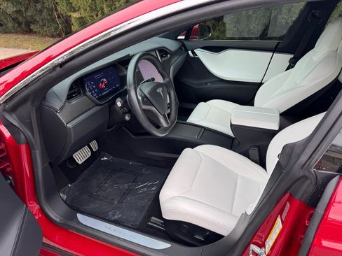 Used 2019 Tesla Model S Performance image 9