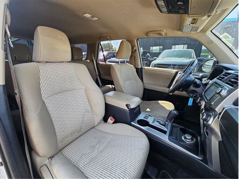 Used 2017 Toyota 4Runner SR5 AWD/4WD image 4