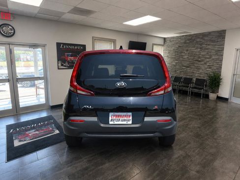 Used 2021 Kia Soul S FWD image 15