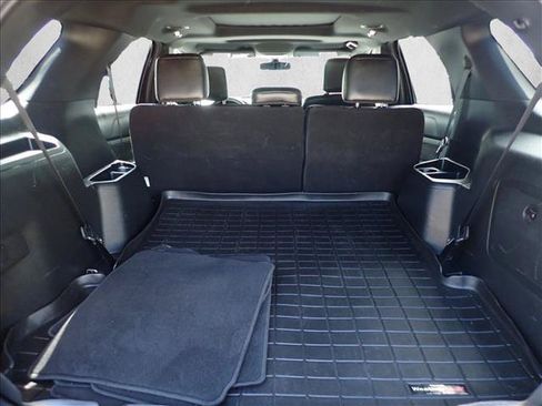 Used 2018 Ford Explorer XLT w/ Equipment Group 202A AWD/4WD image 8