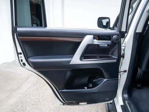 Used 2018 Toyota Land Cruiser AWD/4WD image 22