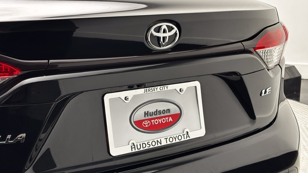 Used 2024 Toyota Corolla LE w/ LE Convenience Package FWD image 8
