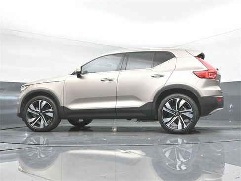 Used 2024 Volvo XC40 B5 Plus w/ Protection Package Premier image 39