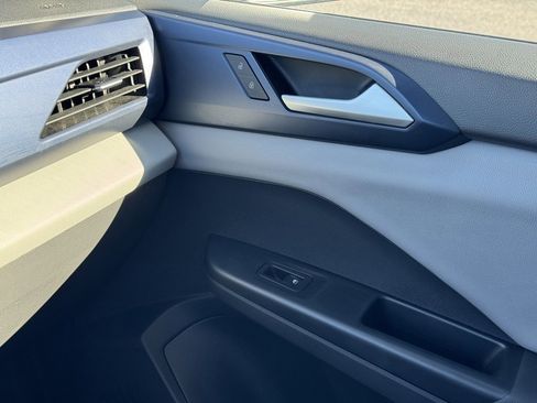 Used 2022 Volkswagen Taos SE image 34