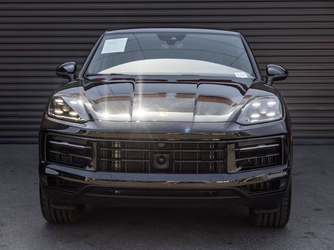 Certified 2024 Porsche Cayenne Coupe AWD/4WD image 7