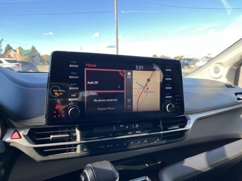 Used 2022 Toyota Sienna XLE image 41