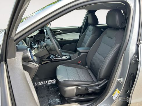 Used 2025 Chevrolet Trax LT w/ Driver Confidence Package FWD image 6