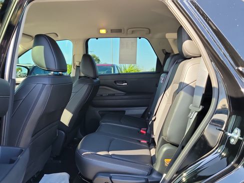 Certified 2025 Nissan Pathfinder SL w/ Cargo Package FWD image 13