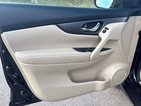 Used 2015 Nissan Rogue SV FWD image 12