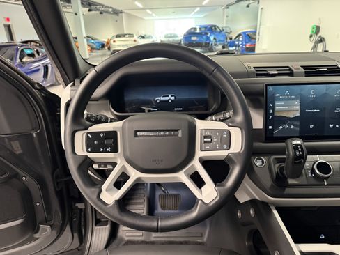 Used 2025 Land Rover Defender 130 X-Dynamic SE AWD/4WD image 4
