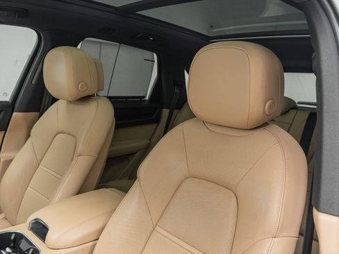 Used 2023 Porsche Cayenne AWD/4WD image 26