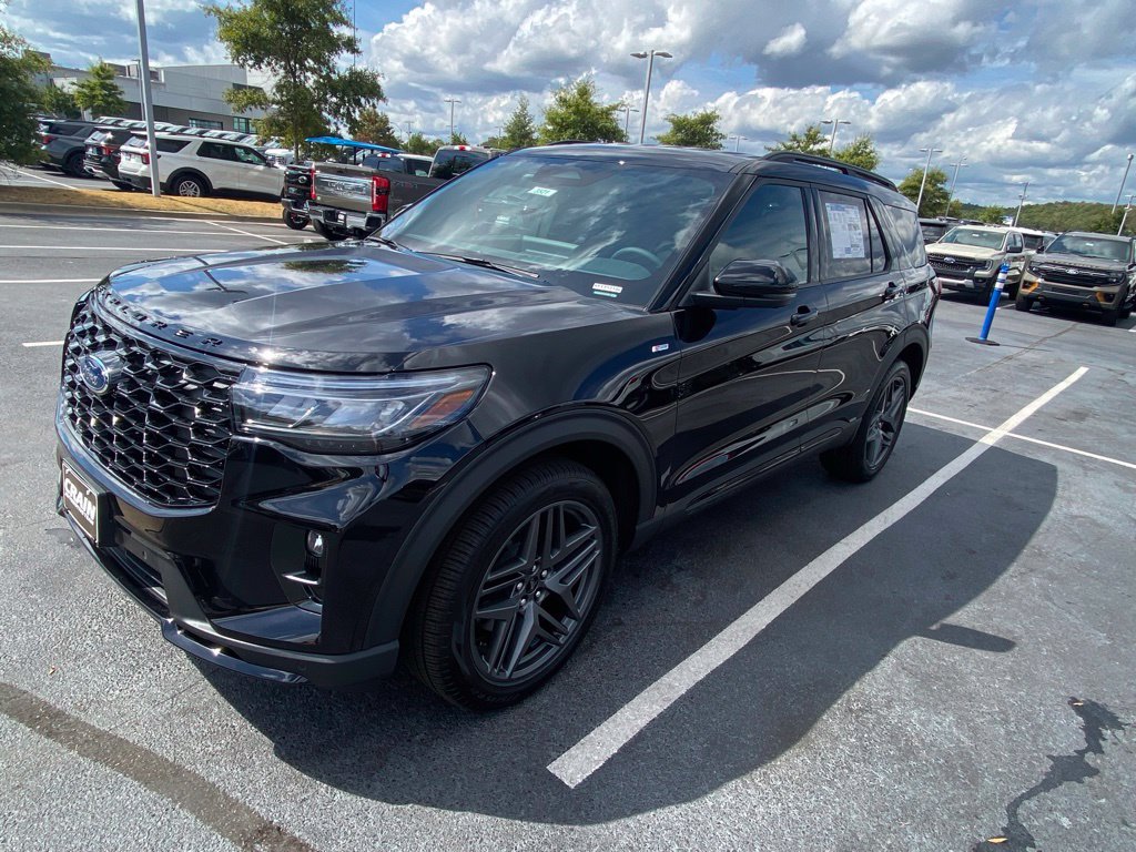 New 2026 Ford Explorer ST-Line w/ ST-Line Street Pack AWD/4WD image 3