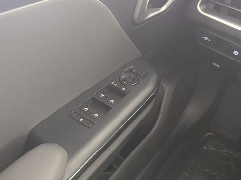 New 2025 Kia K4 LXS image 16