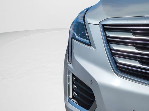 Used 2018 Cadillac XT5 Premium Luxury image 9