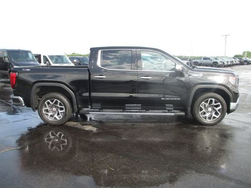 Used 2023 GMC Sierra 1500 SLT w/ SLT Premium Package AWD/4WD image 5