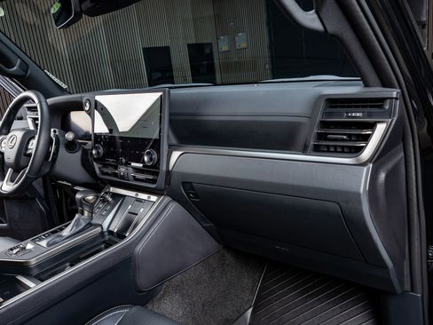 Used 2025 Lexus GX 550 image 18