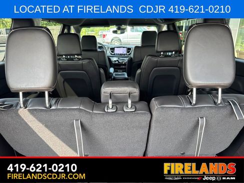 New 2027 Chrysler Pacifica Select FWD image 8