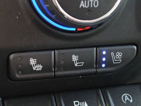 Used 2022 Chevrolet Silverado 1500 LTZ image 6