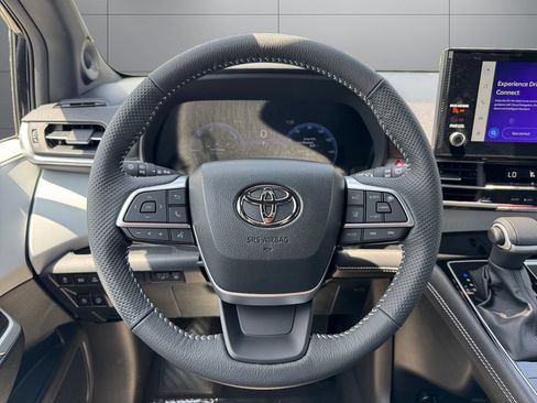 Used 2026 Toyota Sienna XSE AWD/4WD image 12