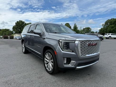 Used 2022 GMC Yukon XL Denali AWD/4WD image 8