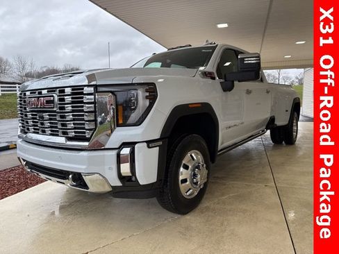 New 2026 GMC Sierra 3500 Denali w/ Denali Reserve Package image 10