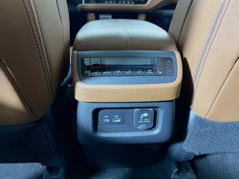 Certified 2024 Nissan Pathfinder Platinum AWD/4WD image 23