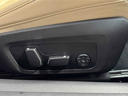 Used 2025 BMW M440i Convertible image 19