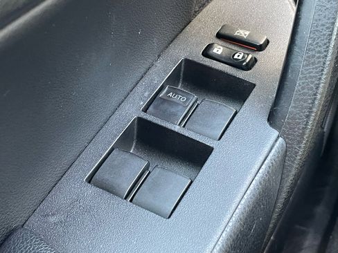 Used 2018 Toyota Corolla SE FWD image 9
