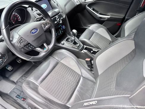 Used 2018 Ford Focus ST w/ Equipment Group 401A FWD image 9