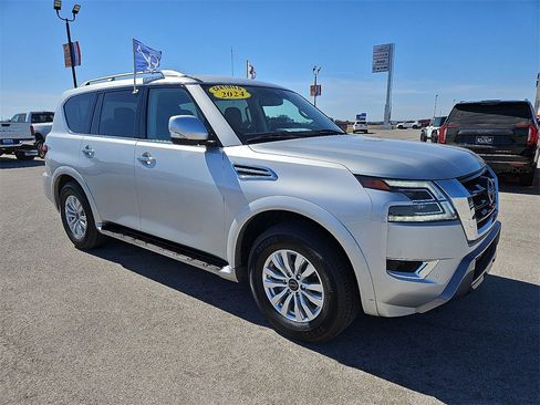 Used 2024 Nissan Armada SV image 10