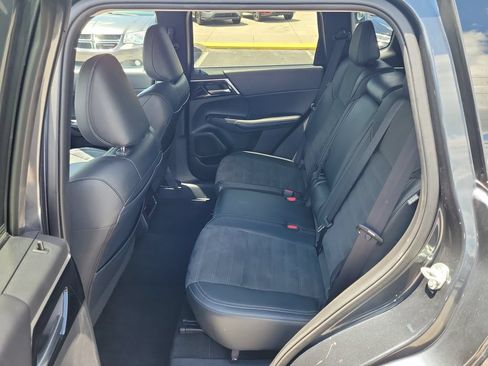Used 2024 Mitsubishi Outlander SE AWD/4WD image 9