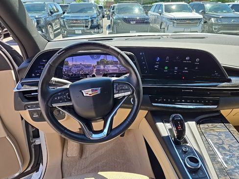 Used 2024 Cadillac Escalade Premium Luxury AWD/4WD image 13