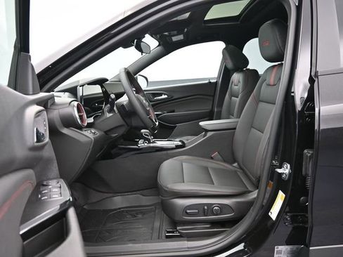 New 2026 Chevrolet Trax RS w/ Sunroof Package image 39