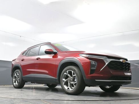 Used 2025 Chevrolet Trax LT FWD image 53
