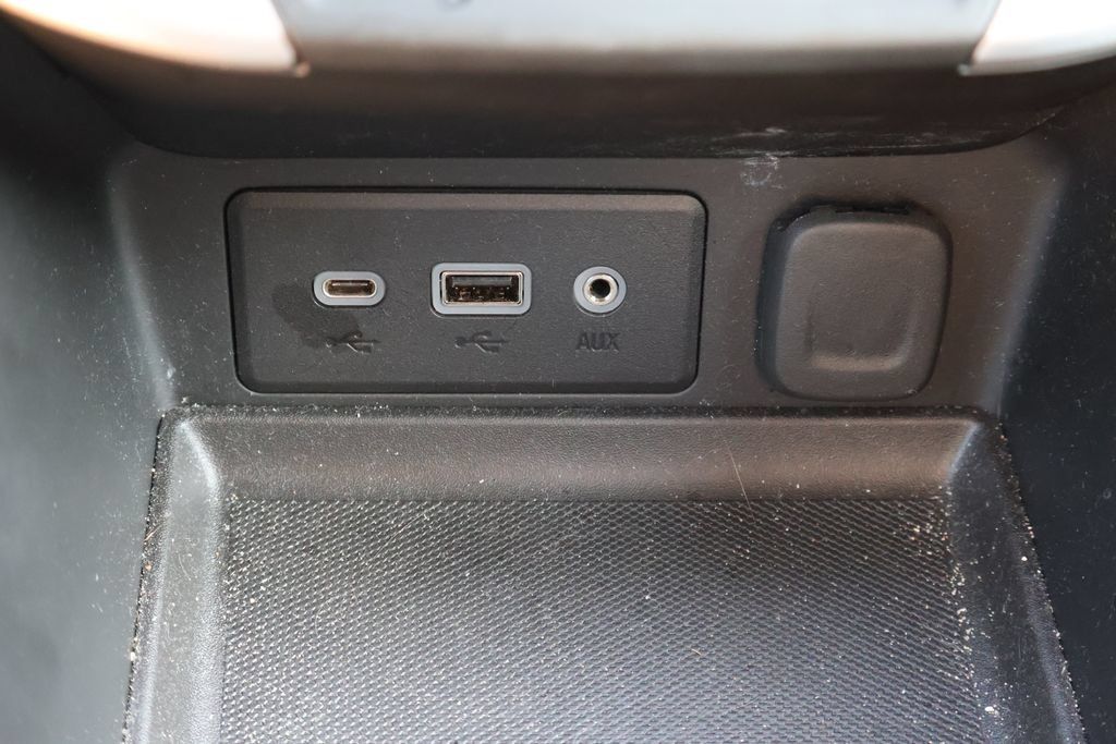 Used 2023 GMC Terrain SLE w/ Driver Convenience Package FWD image 28